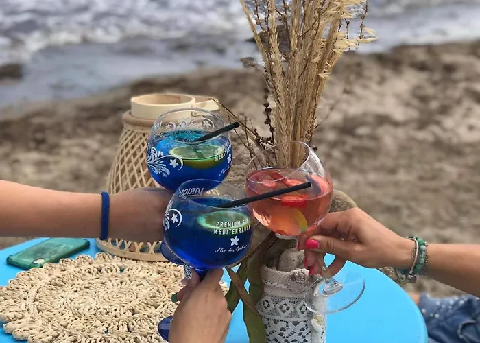 Violeta - With Sea View In 1st Line Sarafowo 公寓